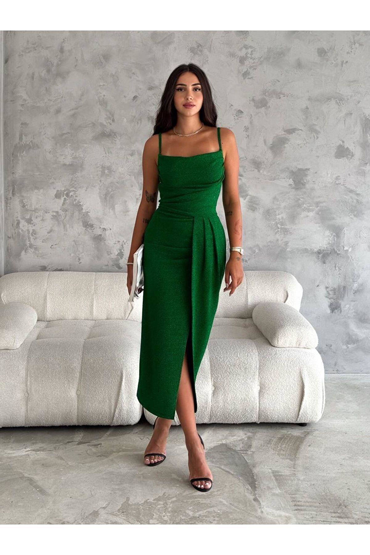 Askılı kumaşı simli elbise