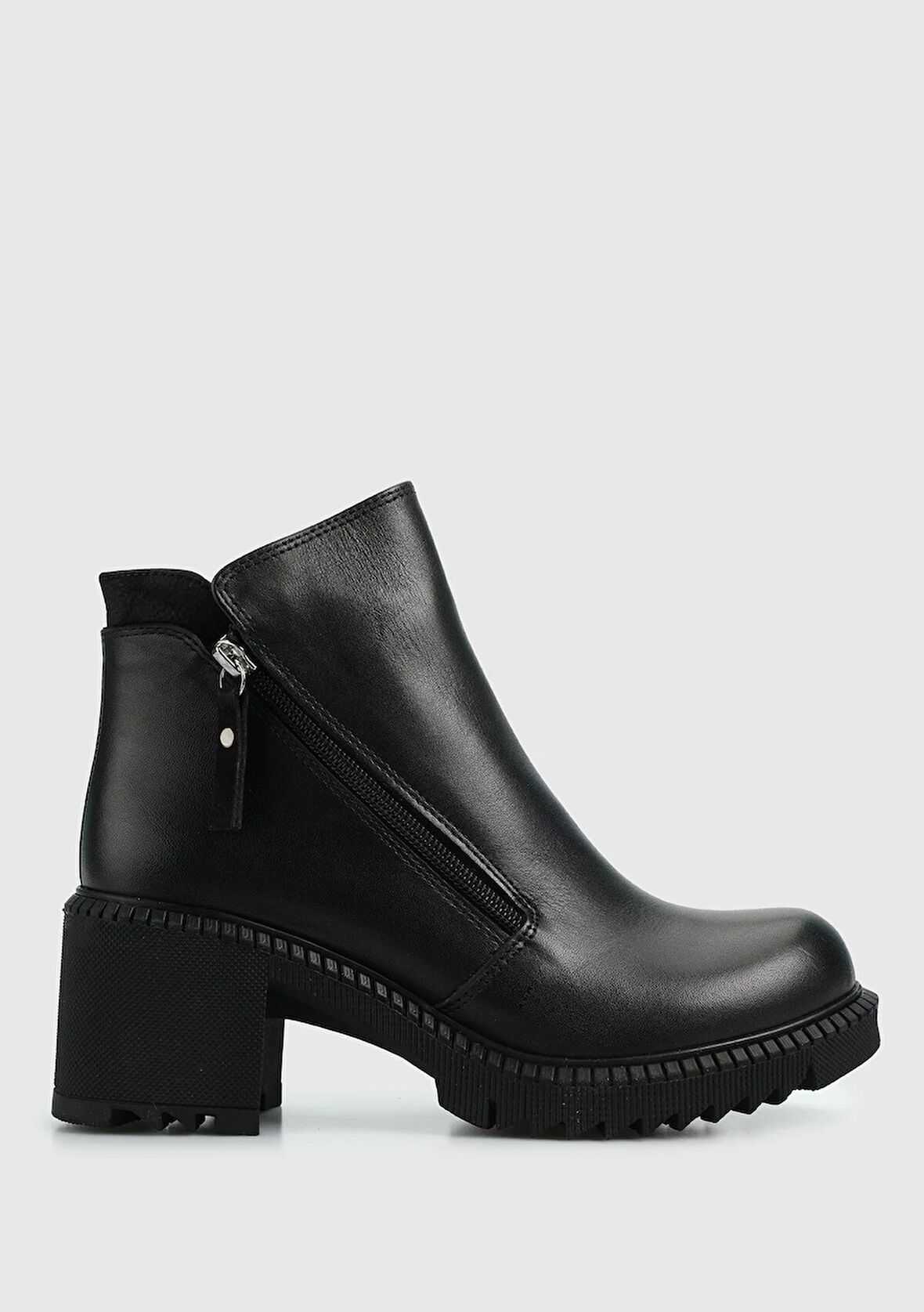 Siyah Deri Kadın Bot