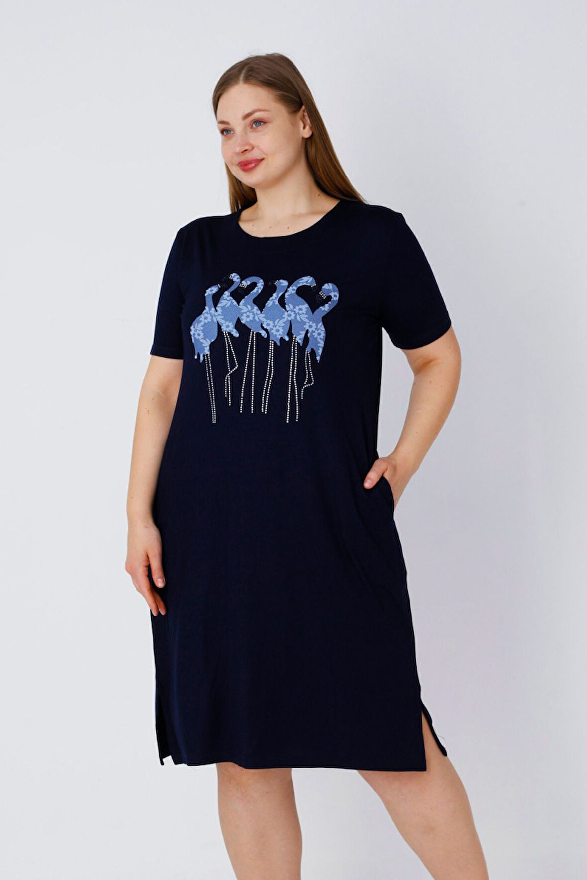 Lacivert Cepli Nakış Ve Taş Detaylı Viskon Kadın Büyük Beden Kısa Kollu Elbise