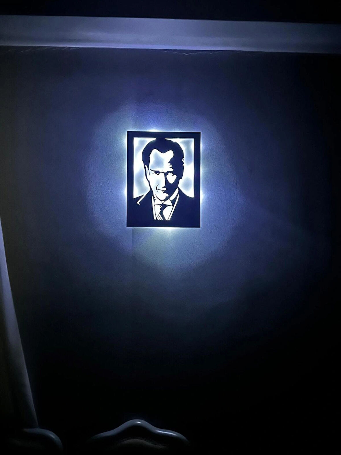 LED Işıklı Cumhuriyetin Kurucusu Atatürk Tasarımlı Ahşap Dekoratif Duvar Çerçevesi
