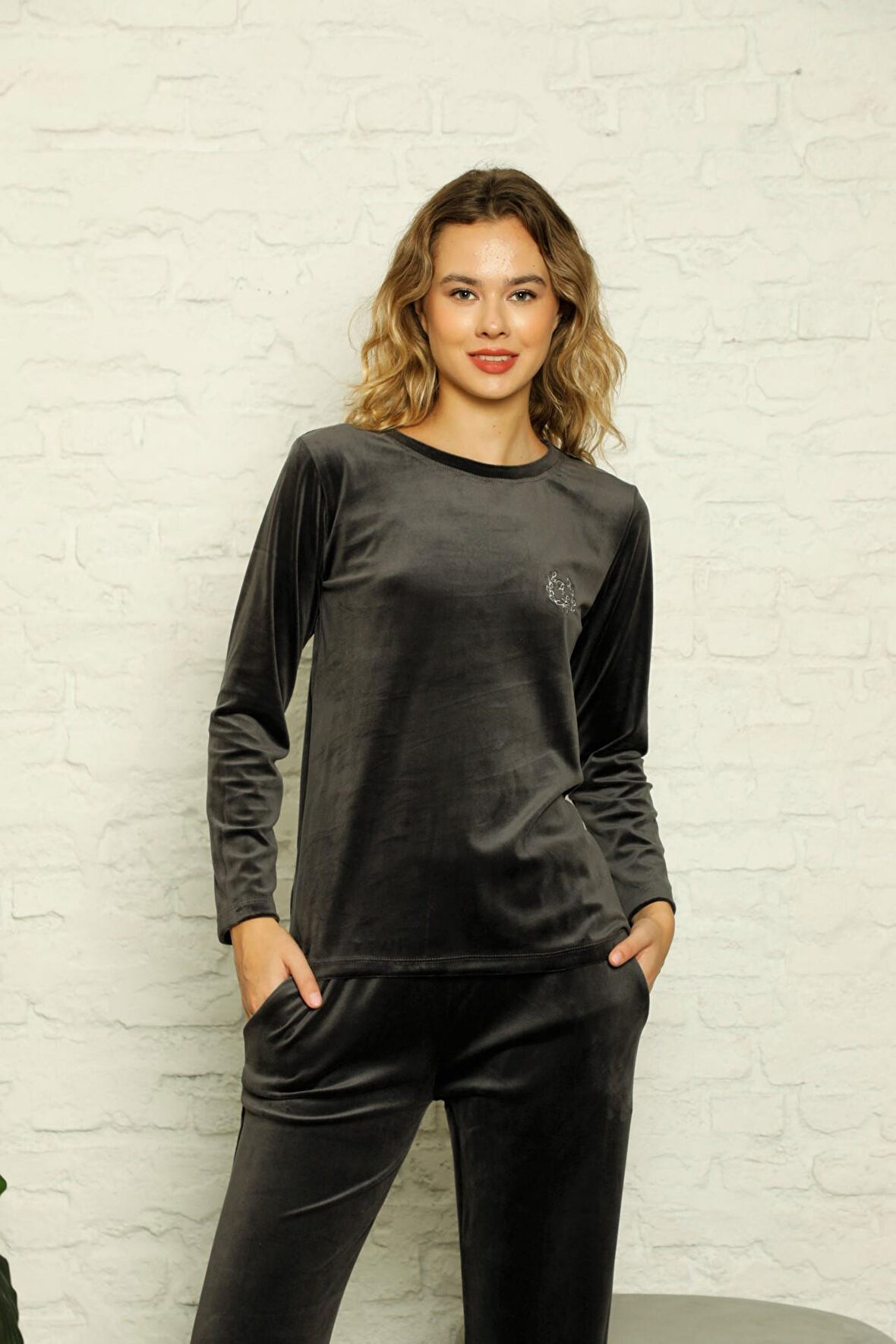 Kadın Bisiklet Yaka İpeksi Kadife Cepli Kışlık Pijama Takımı