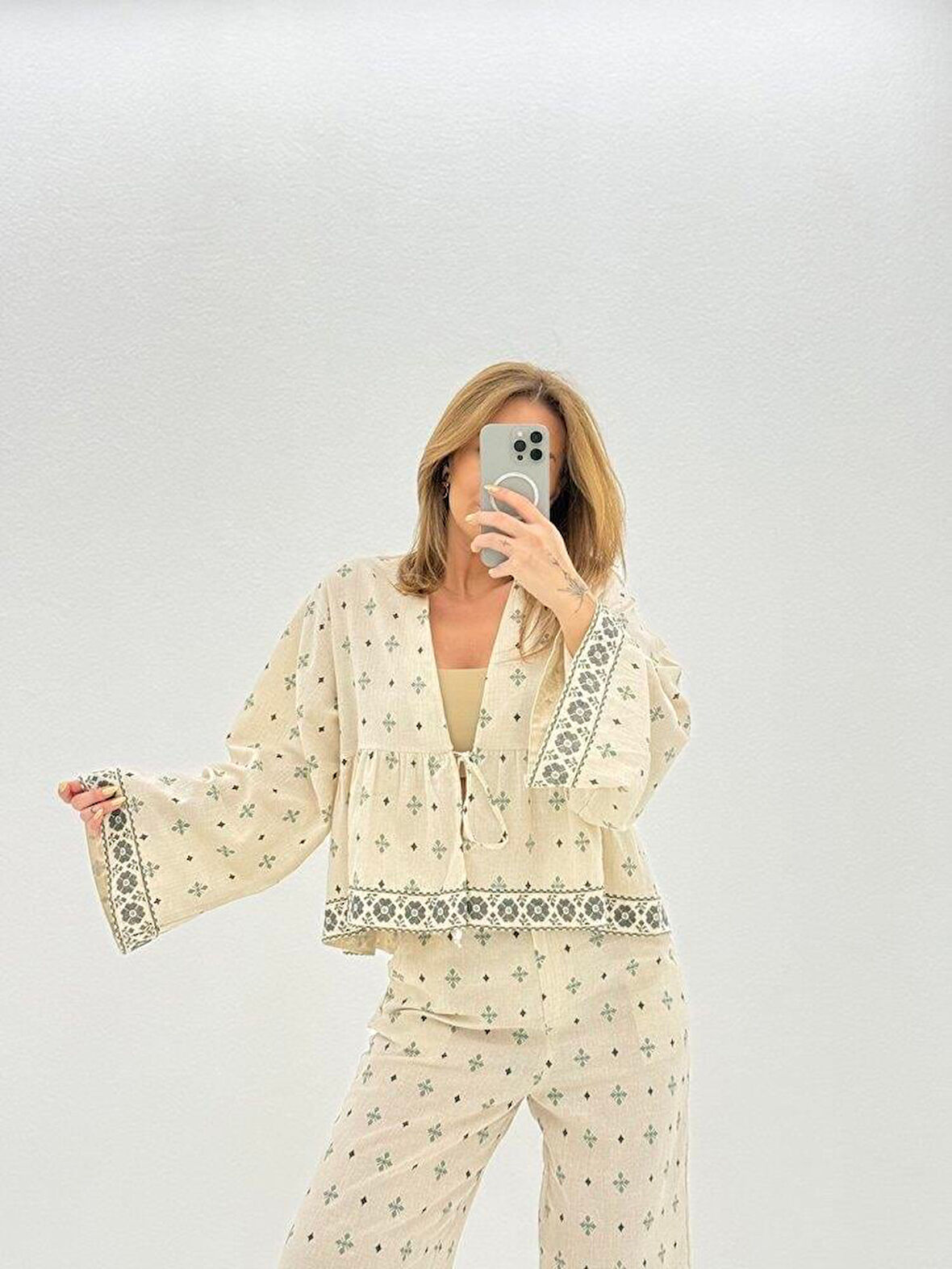 Bej Pile Detaylı Desenli Bağlamalı Kısa Kimono Naturel