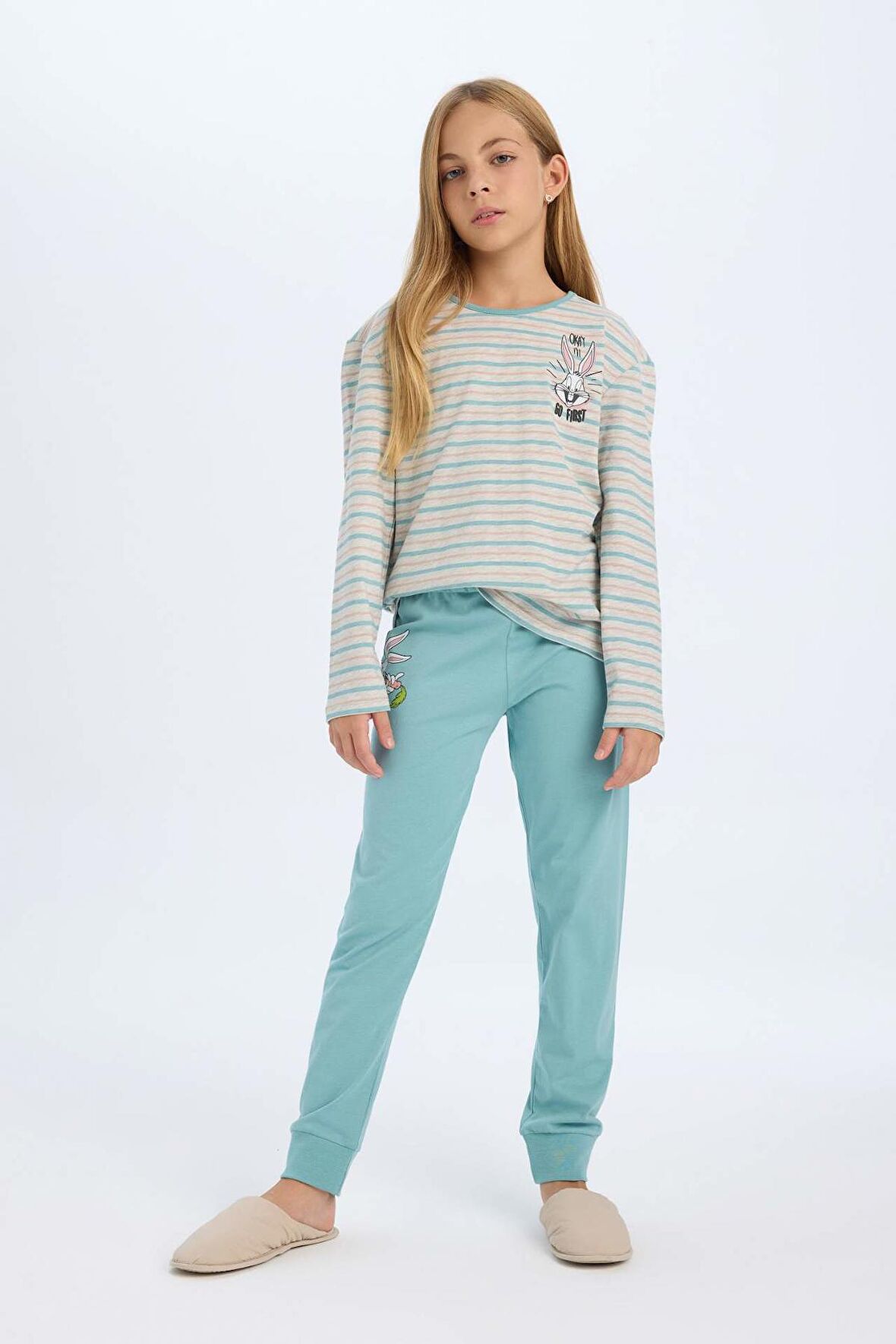 DeFacto Kız Çocuk Pijama Takımı Looney Tunes Uzun Kollu Üst Uzun Alt D6062A824AUGR379