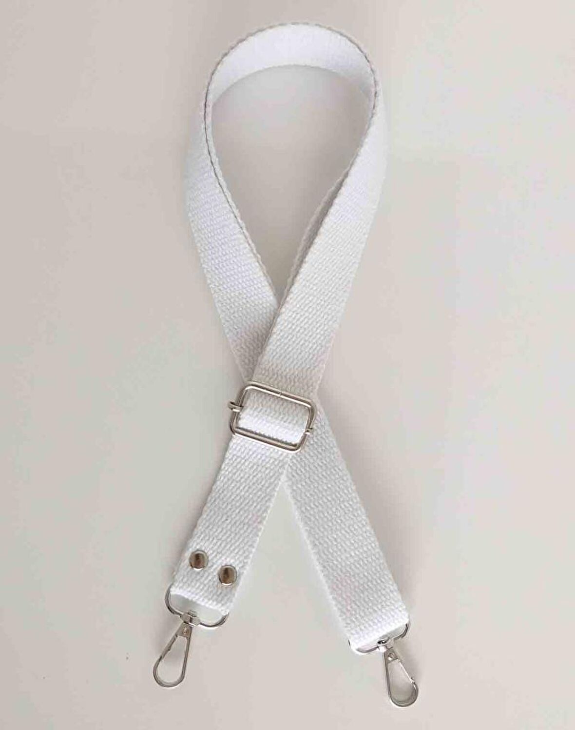 Beyaz Pamuklu Kolon Ayarlamalı Çanta Sapı Gümüş Metal