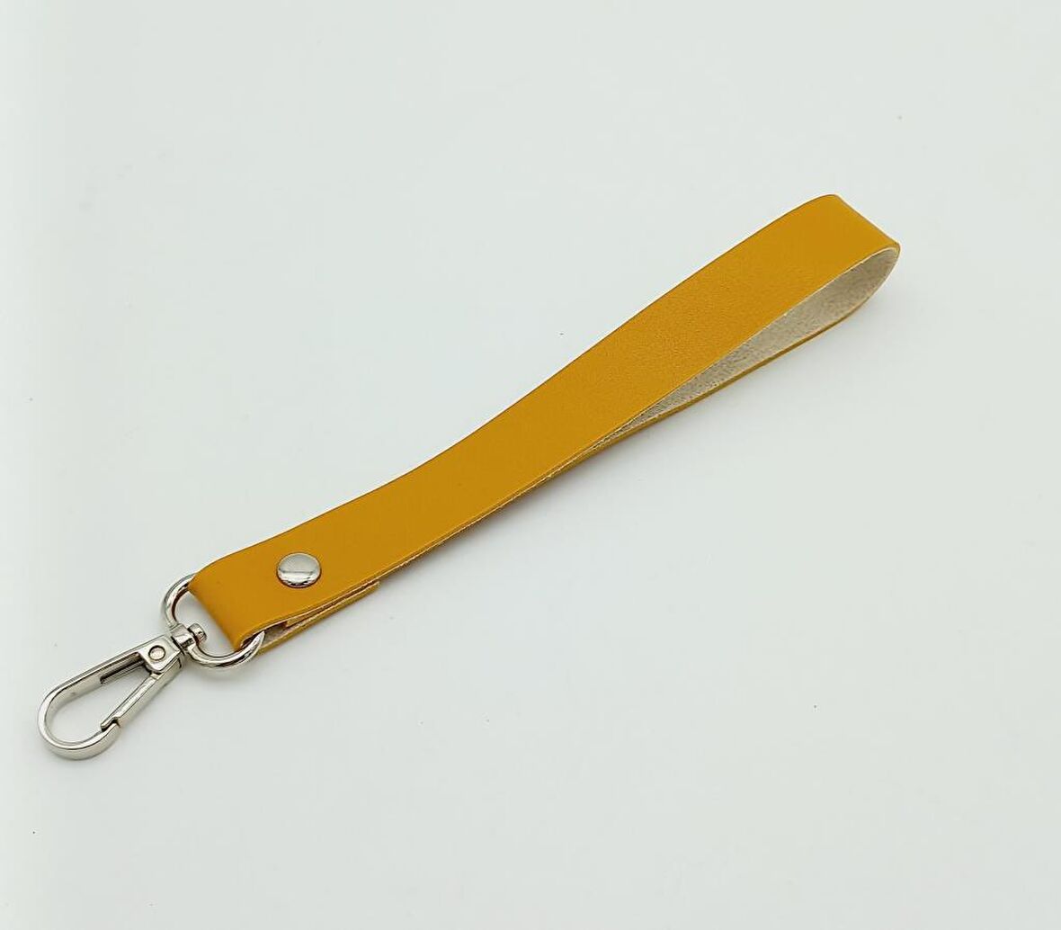 Tek Kat Suni Deri Hardal Renk Elcik Gümüş Metal