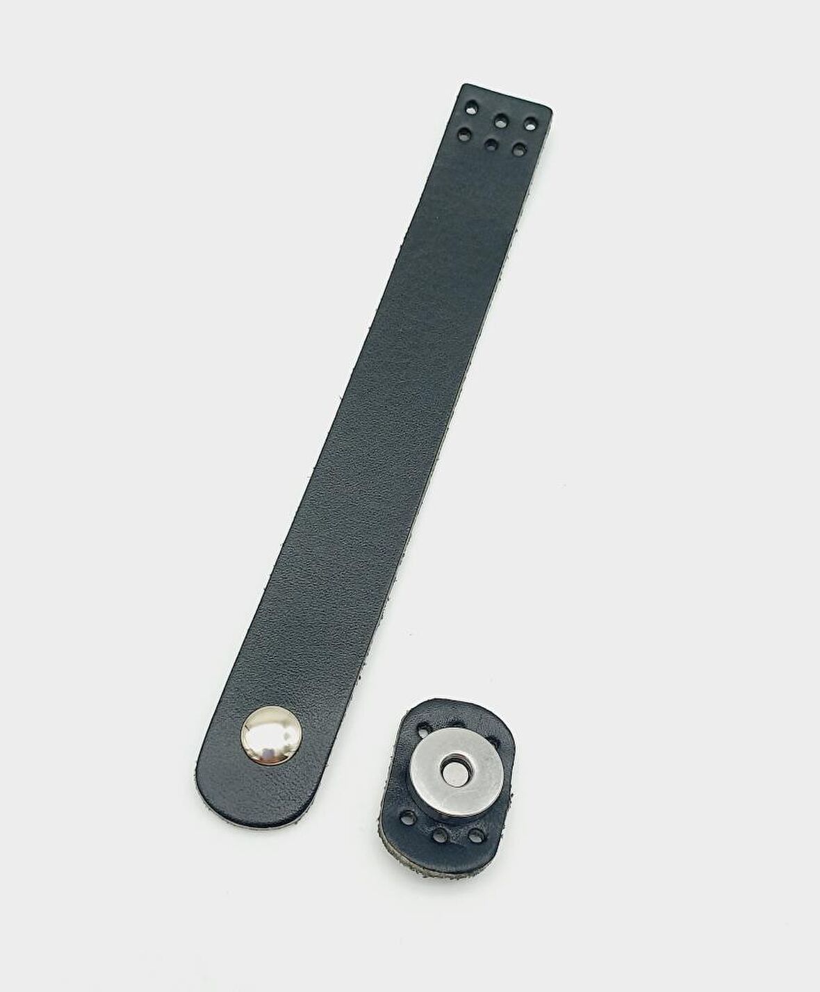 18x2,3 cm Siyah Gerçek Deri Düz Çanta Kapağı Gümüş Metalli