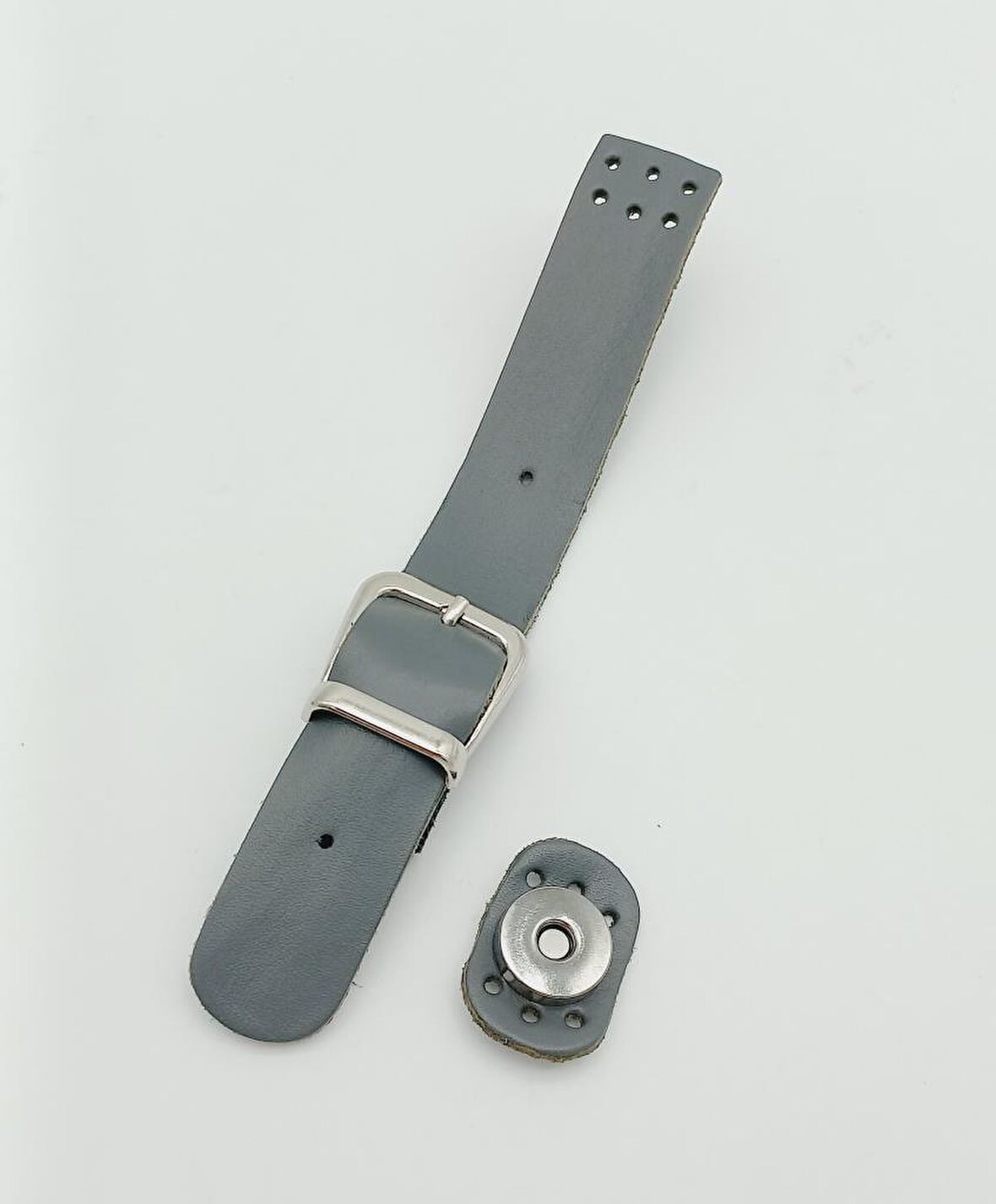 18x2,3 cm Gri Gerçek Deri Tokalı Çanta Kapağı Gümüş Metalli