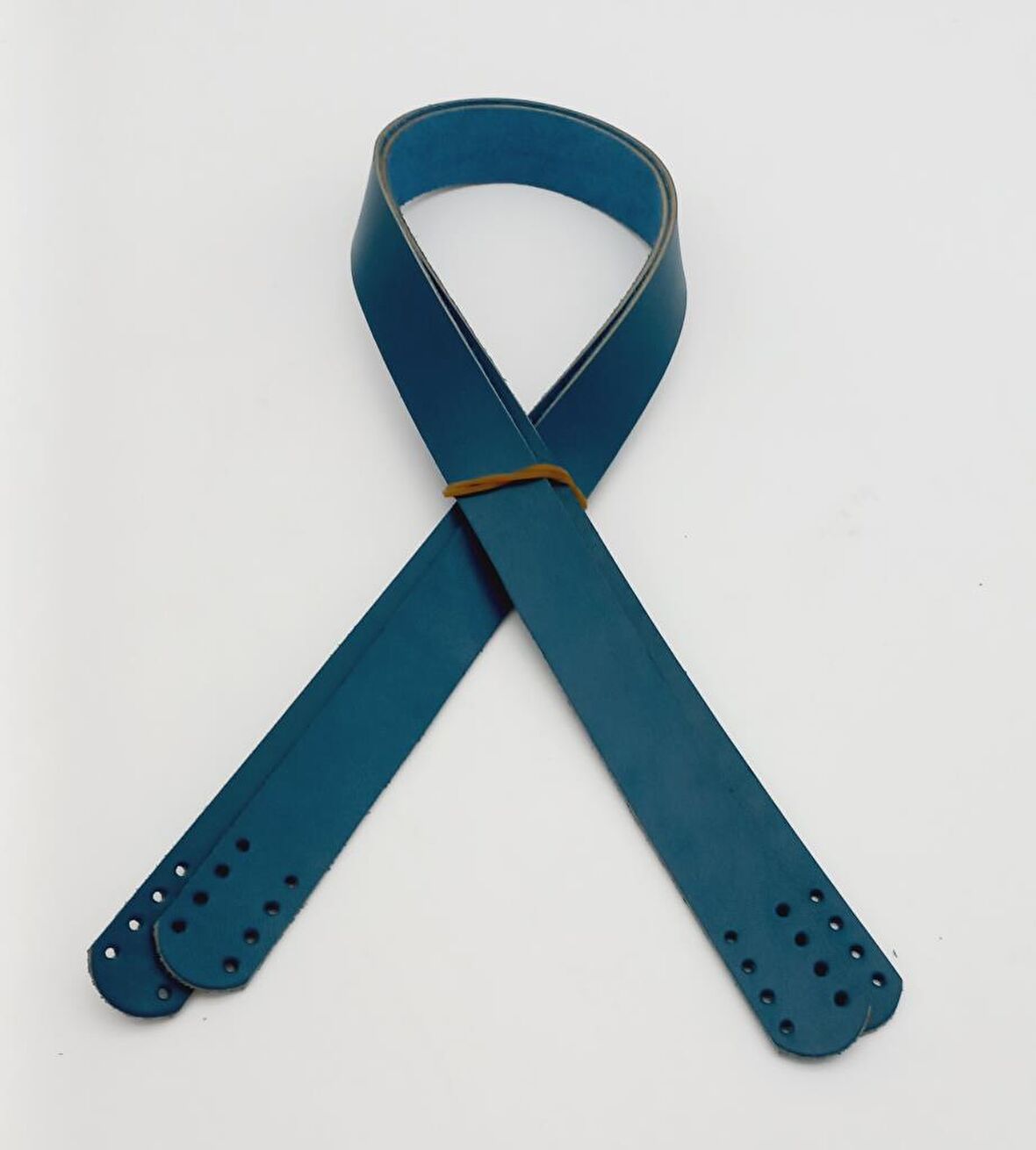 Turkuaz Renk Gerçek Deri 70X2.3 Cm Çift Sap