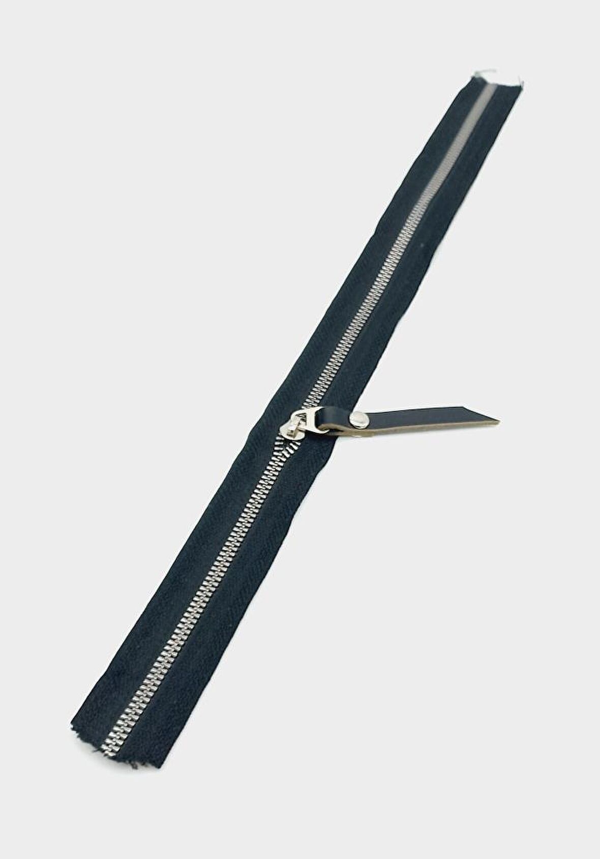 Gerçek Deri Başlıklı Siyah Fermuar 40 Cm Gümüş Metal
