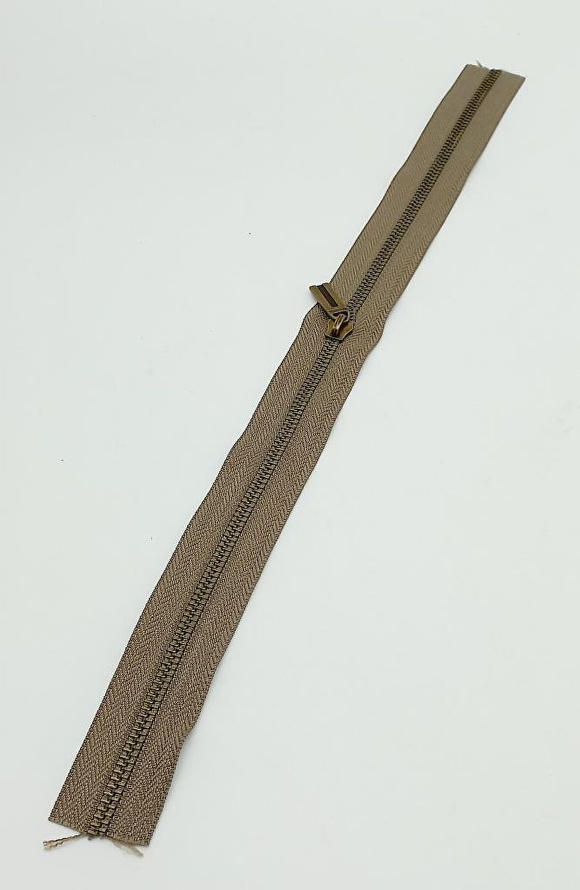 Başlıklı Fermuar 40 Cm Antik Metal Vizon