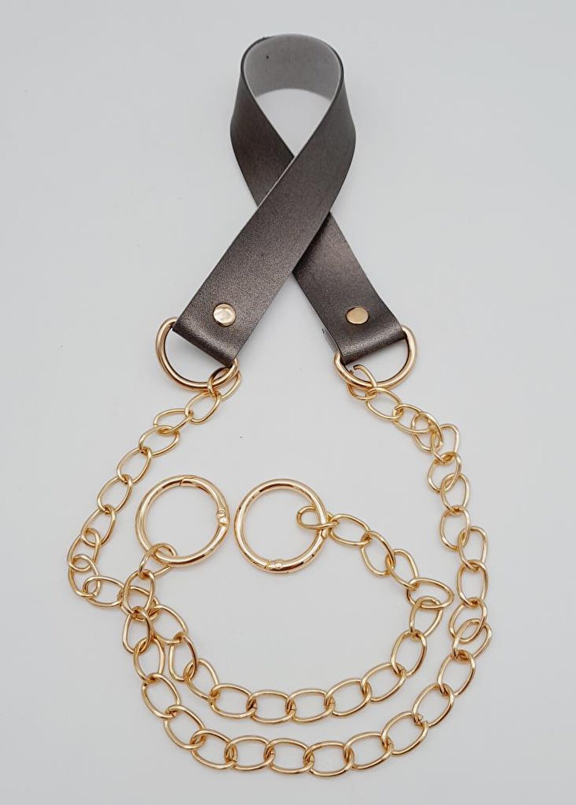 Tek Kat Suni Deri Parlak Gri Renk İnce Zincirli Sap Light Gold Metal