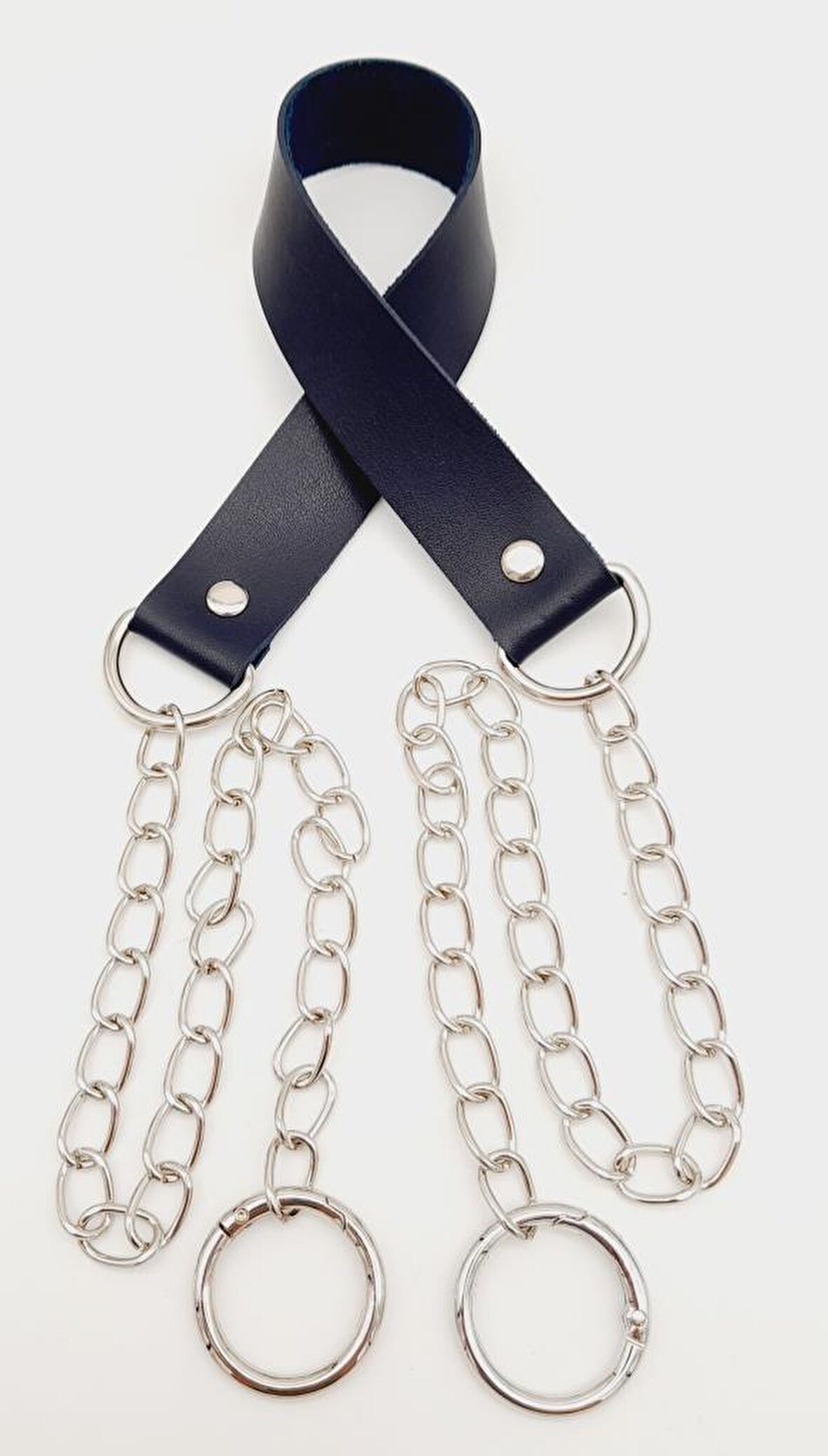 Tek Kat Suni Deri Lacivert Renk İnce Zincirli Sap Gümüş Metal
