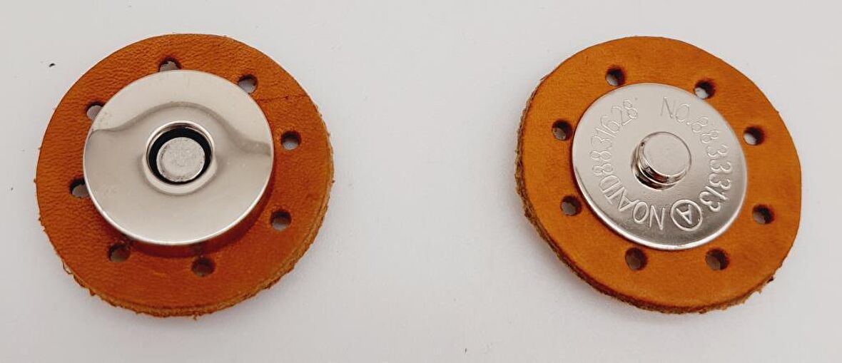 Gerçek Derili Mıknatıslı Çıtçıt Açık Taba Gümüş Metalli