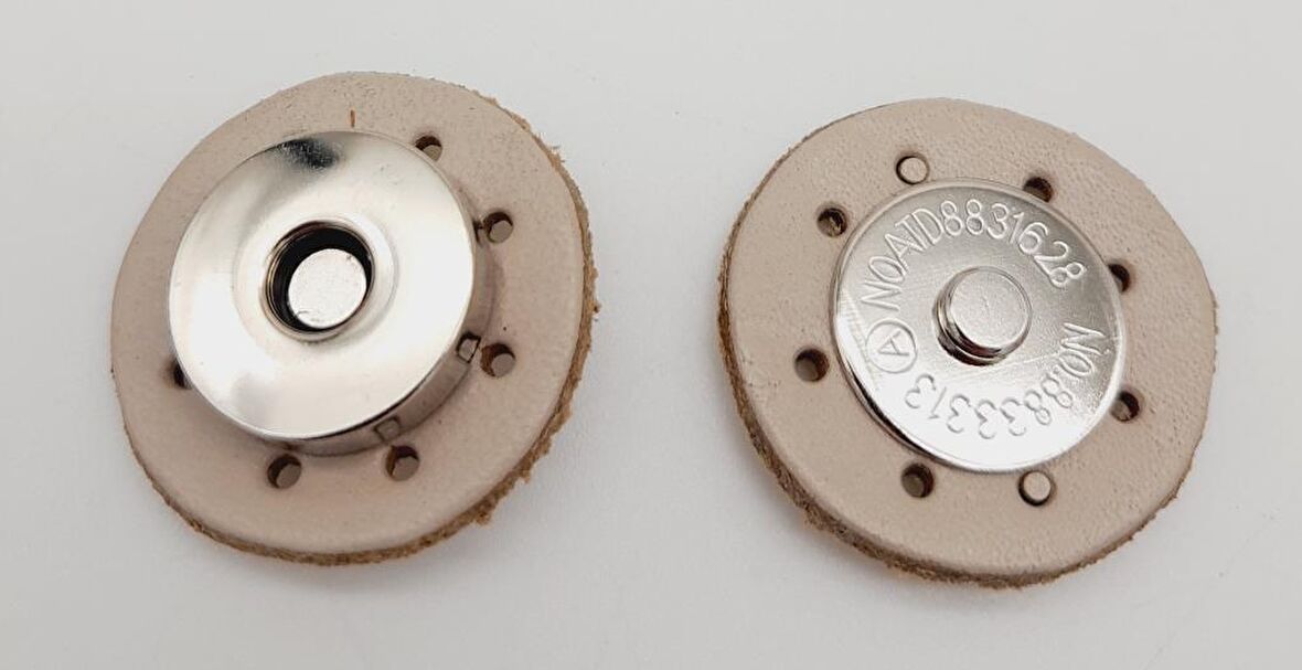 Gerçek Derili Mıknatıslı Çıtçıt Krem Gümüş Metalli