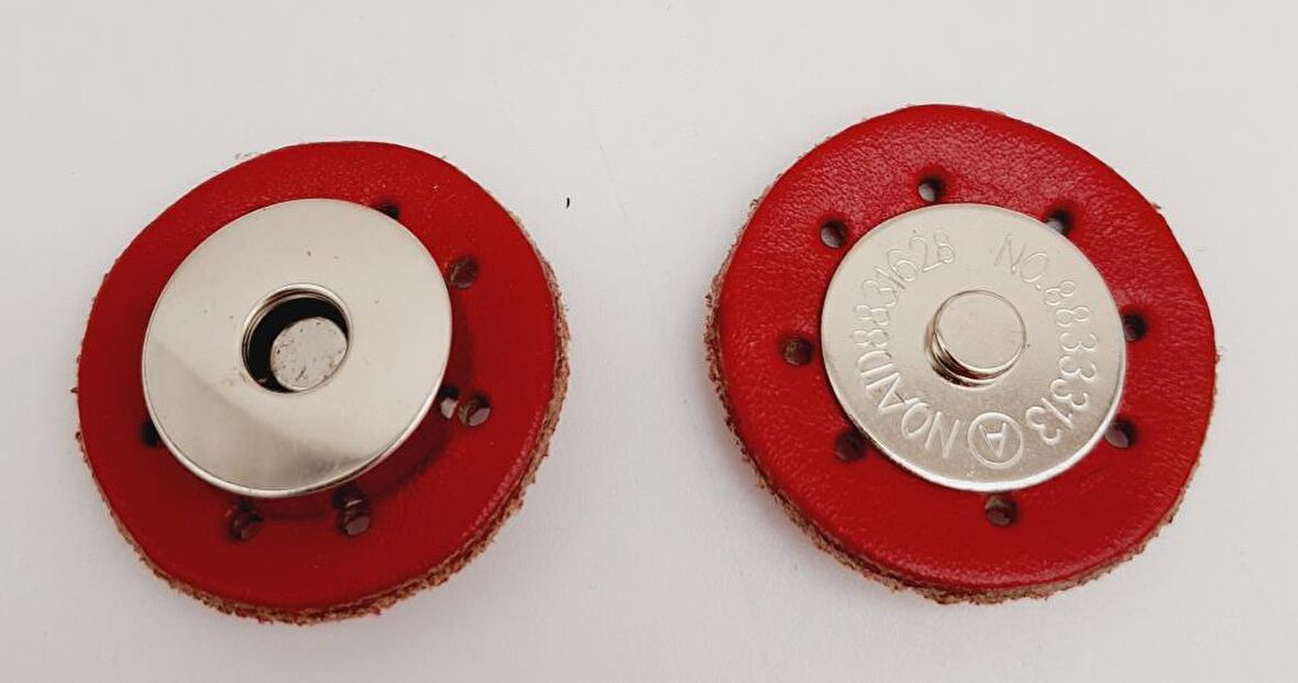 Gerçek Derili Mıknatıslı Çıtçıt Kırmızı Gümüş Metalli