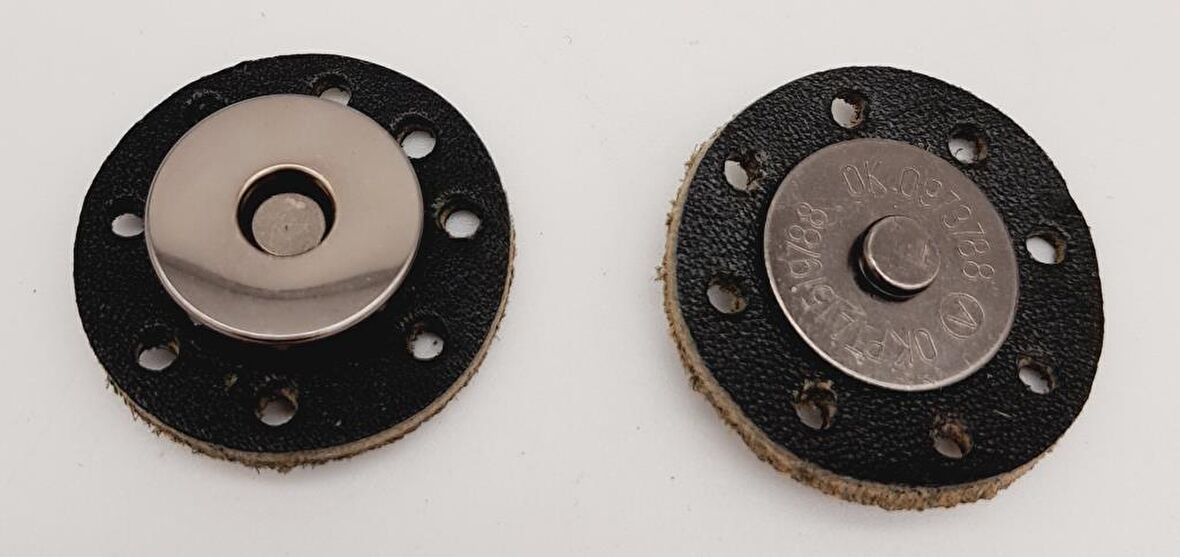 Gerçek Derili Mıknatıslı Çıtçıt Siyah Füme Metalli