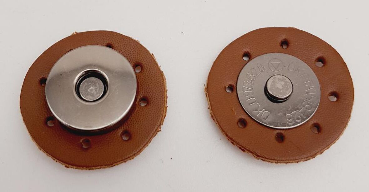 Gerçek Derili Mıknatıslı Çıtçıt Sütlü Kahve Füme Metalli