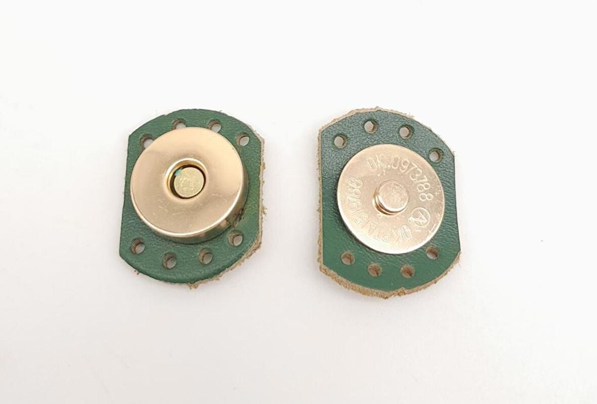 Yeşil Renk Gerçek Derili Oval Kenar Mıknatıslı Çıtçıt Light Gold Metalli