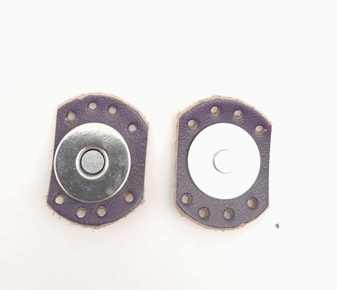 Mor Renk Gerçek Derili Oval Kenar Mıknatıslı Çıtçıt Gümüş Metalli