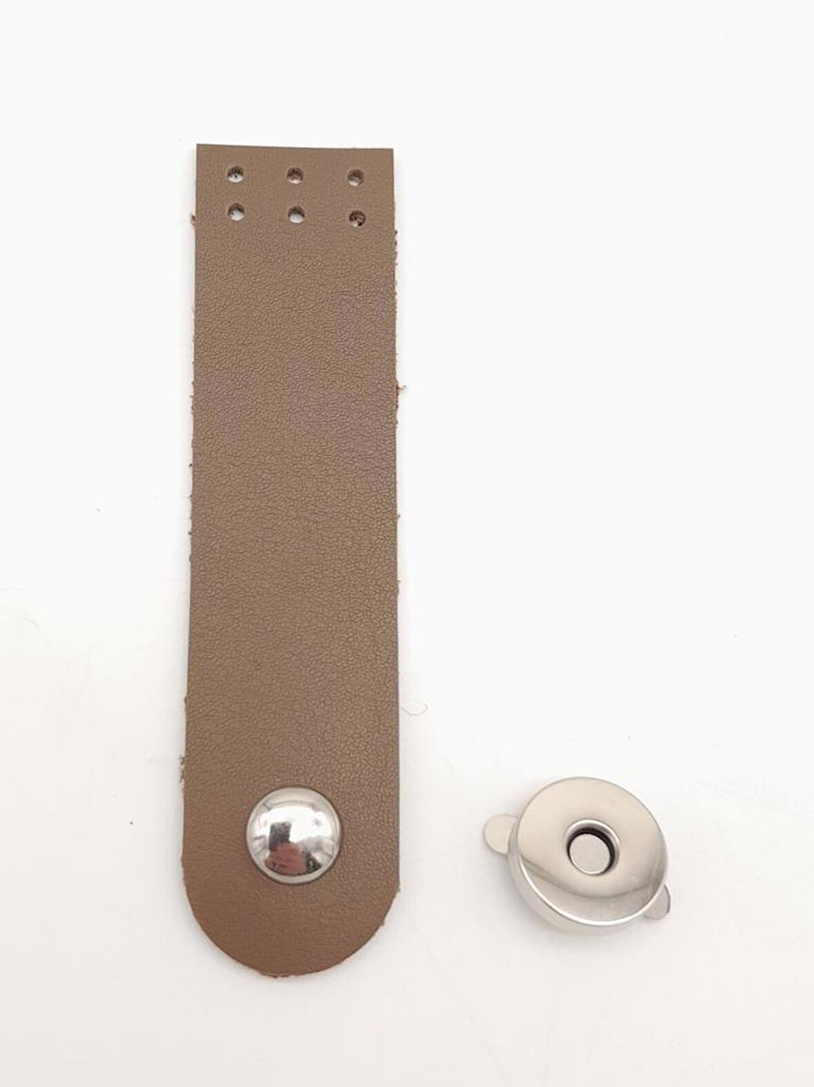 Vizon Renk Tek Kat Suni Deri Kapak 10.5x2.5 cm Gümüş Metal