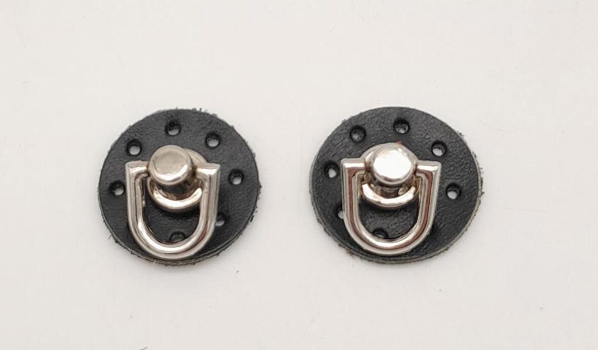 Siyah Renk Gerçek Deri Çift Küp Askı Gümüş Metal