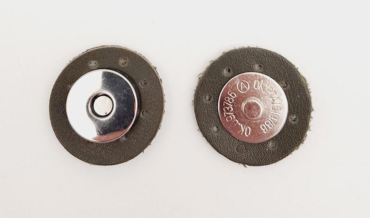 Haki Yeşili Suni Derili Mıknatıslı Çıtçıt Gümüş Metalli