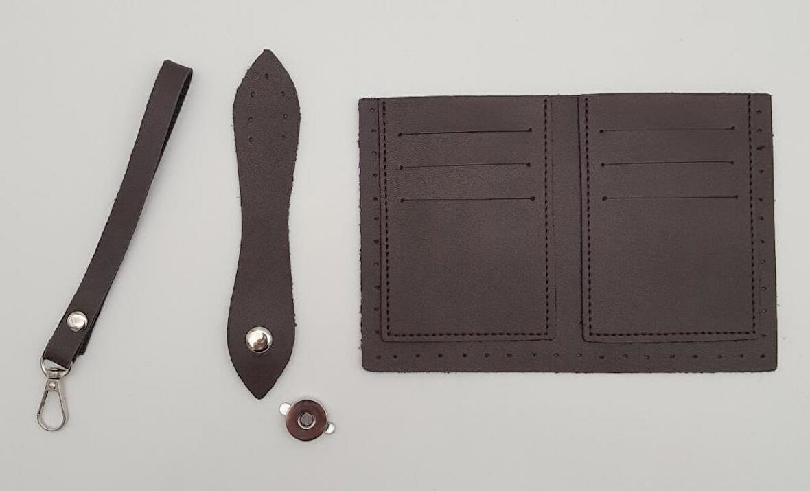 Kartlıklı Cüzdan İçi Deri Seti Koyu Kahverengi Gümüş Metalli