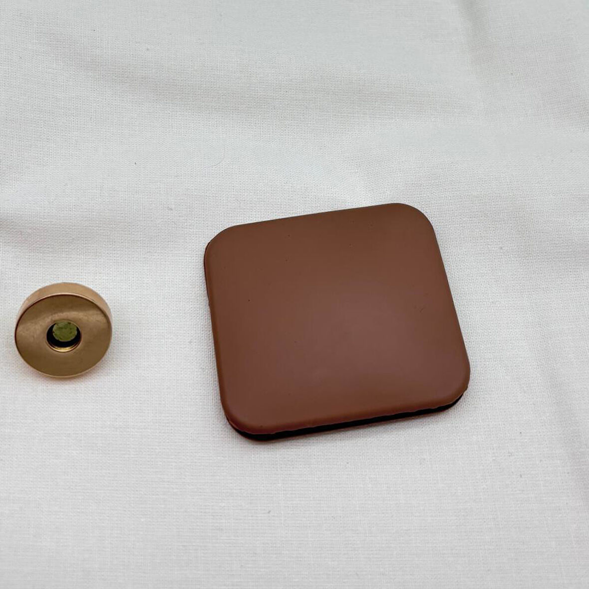 Angel Çanta Aksesuar Vizon Renk  5x4.5 cm Mıknatıslı Mat  Kilit