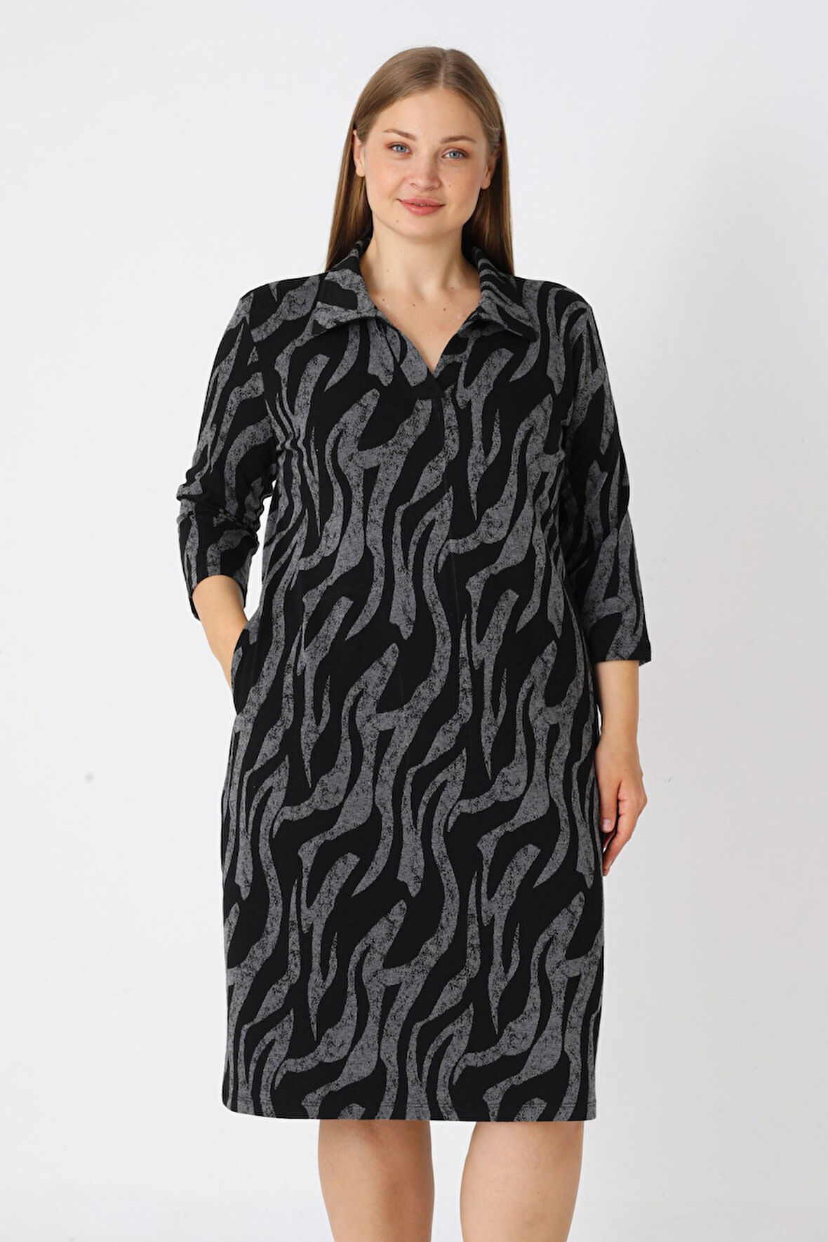 Kadın Büyük Beden Siyah Desenli Likralı Cepli Anvelop Jakarlı Elbise