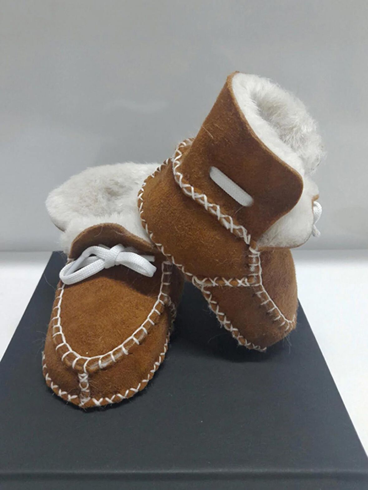 Bebek Organik Kuzu Derisi Bağcıklı Bebek Botu Bebek Patiği İlk Adım Ayakkabısı 6-12 AY
