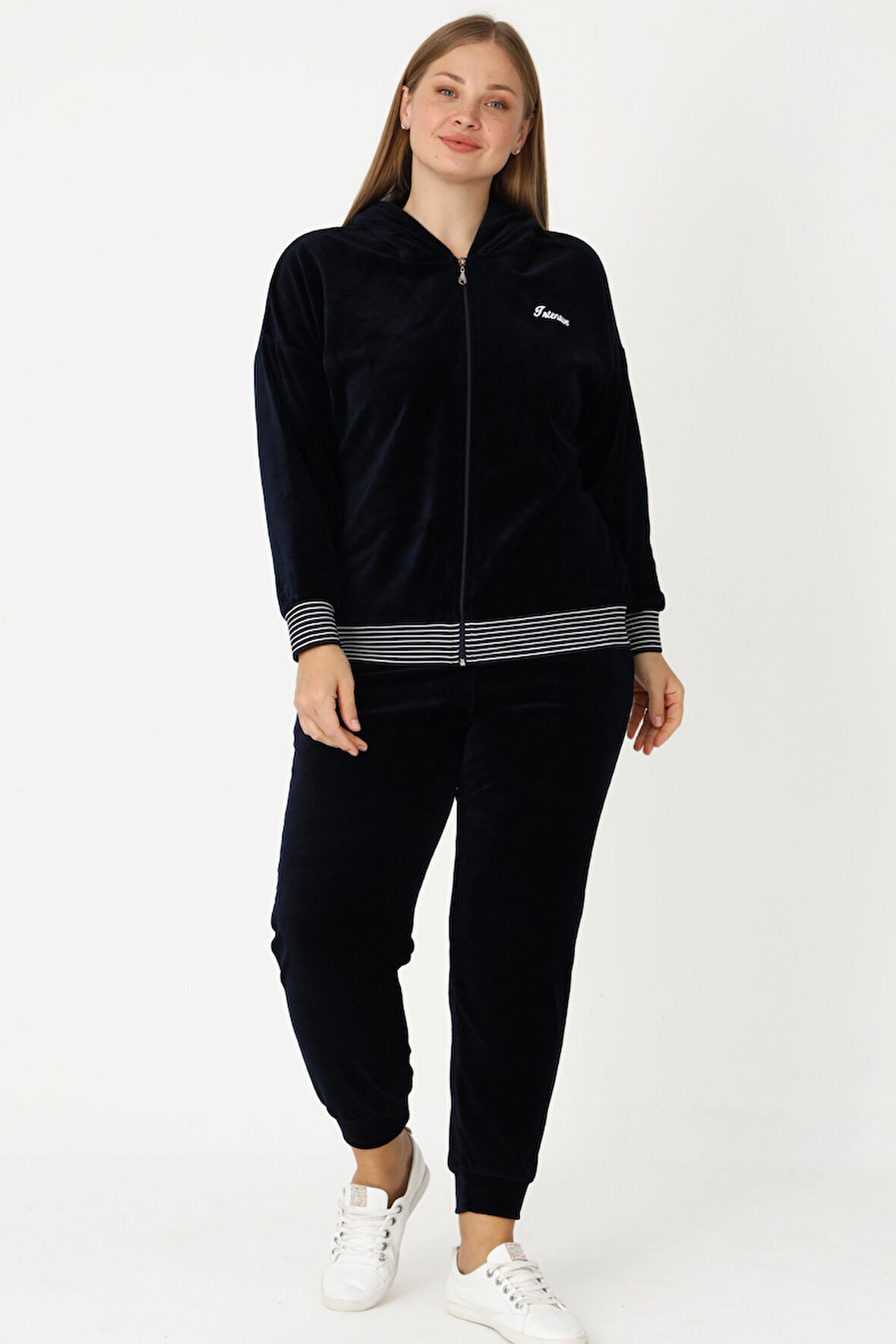 Lacivert Fermuarlı Kapüşonlu Pamuklu Kadife Uzun Kol Baskılı Cepli Kadın Büyük Beden Eşofman Takımı