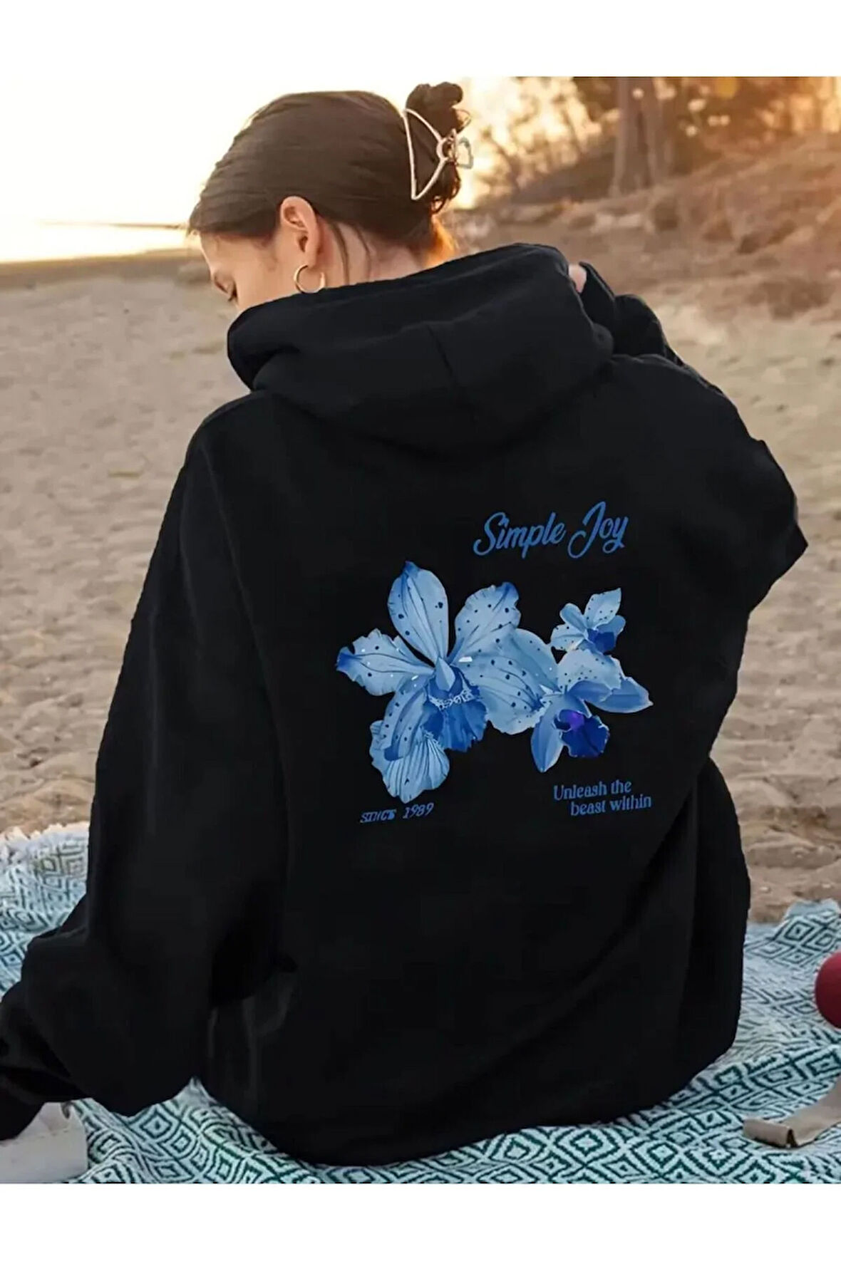 Çiçek Baskı Detaylı İçi Polarlı Kapüşonlu Sweatshirt