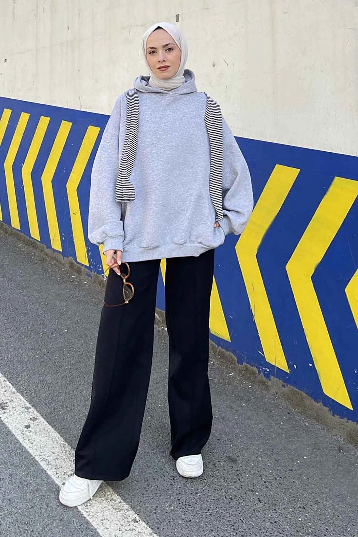 Kapüşonlu Salaş Sweatshirt