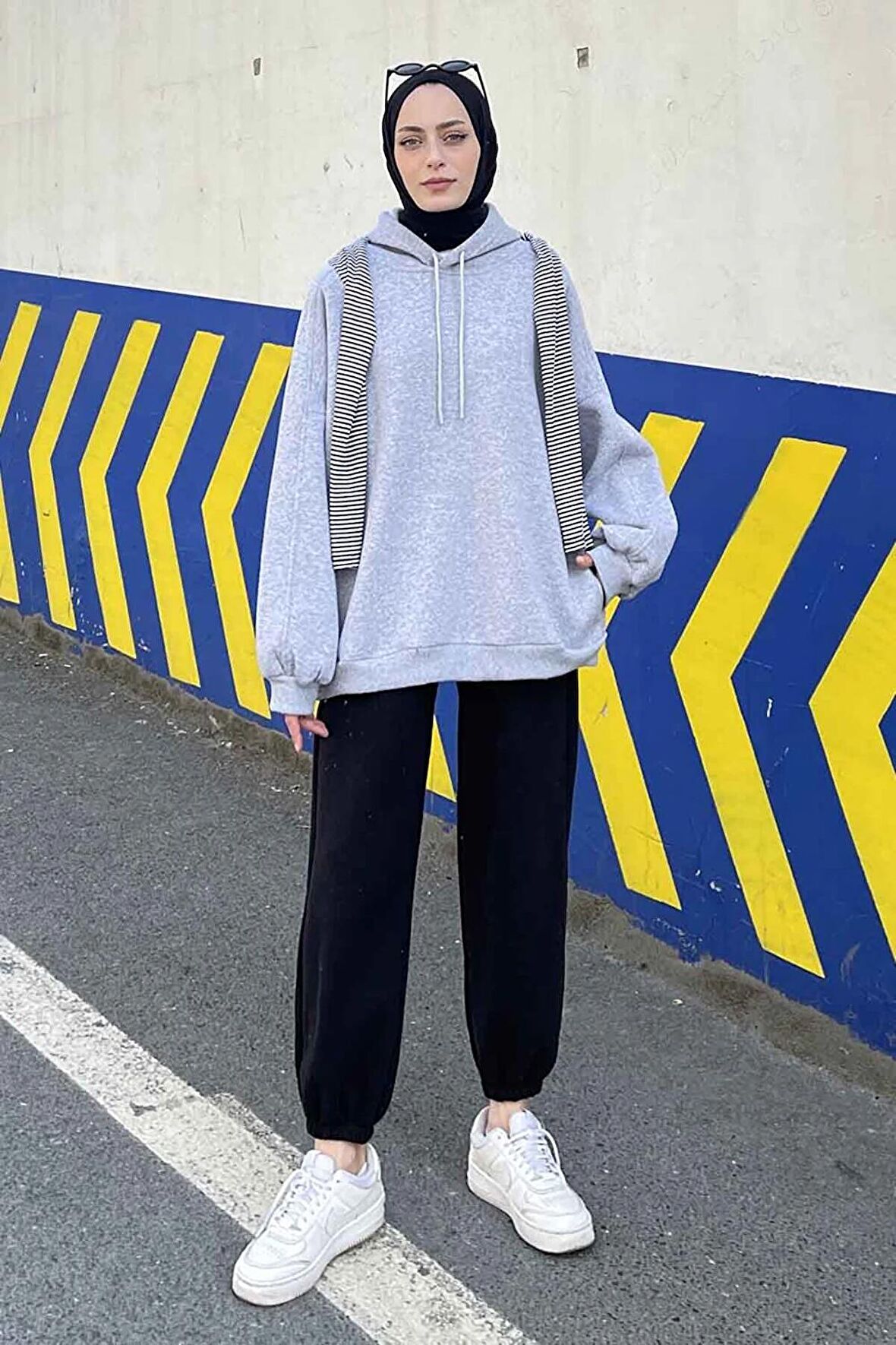 Kapşonlu Oversize Yan Cepli Sweat