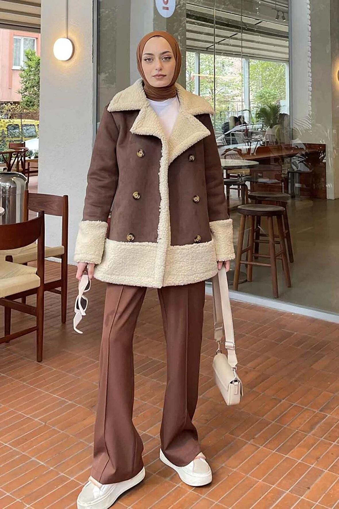 Önü Boydan Düğmeli Kürklü Mont