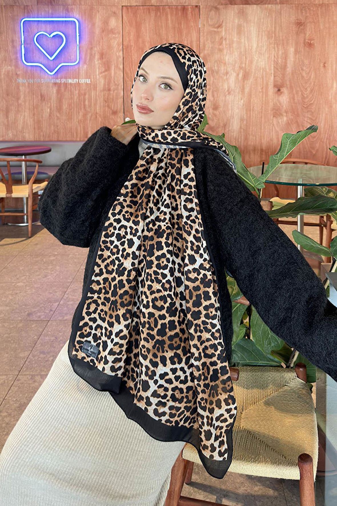 Leopar Desen Pamuk Şal Siyah Bej