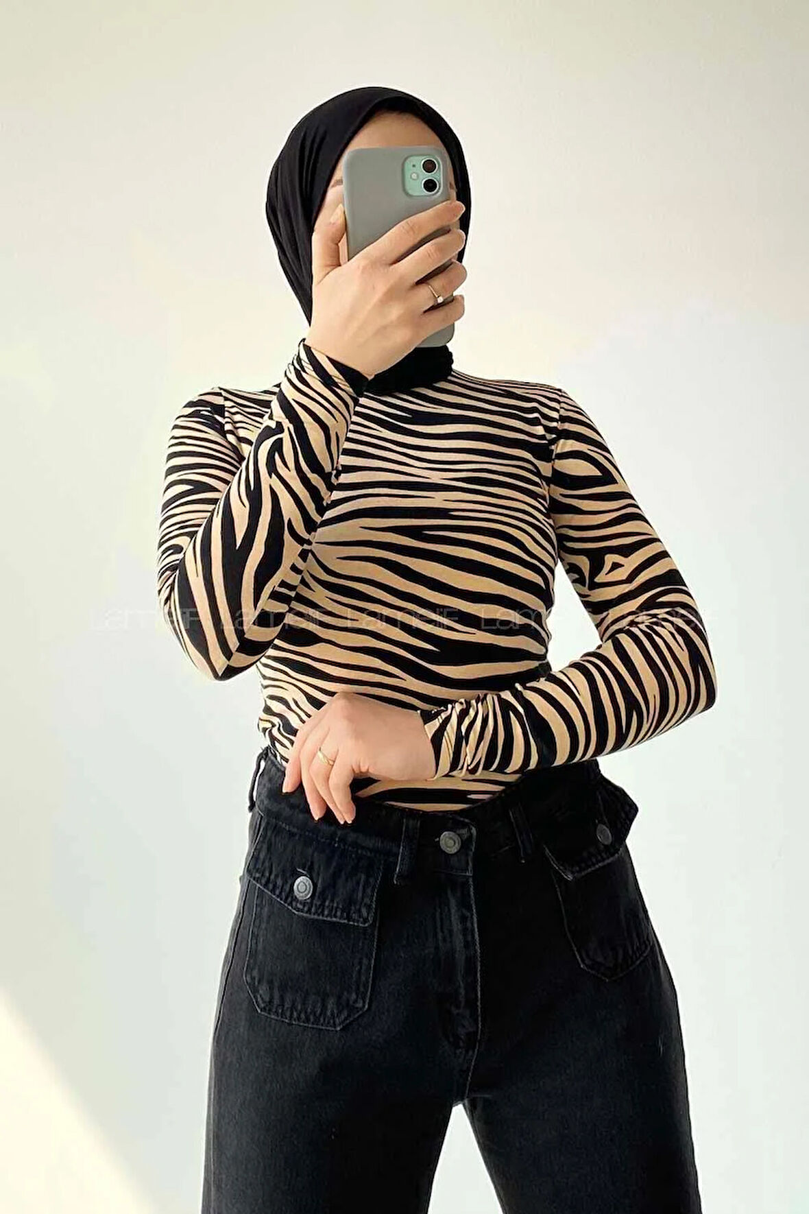 Yarım Balıkçı Yaka Zebra Desenli Body Sütlü Kahve