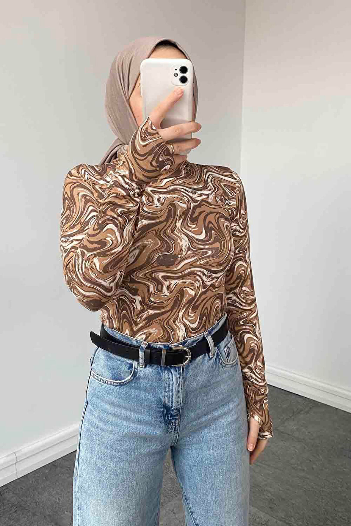 Eldiven Detaylı Ebru Desen Body Karemel
