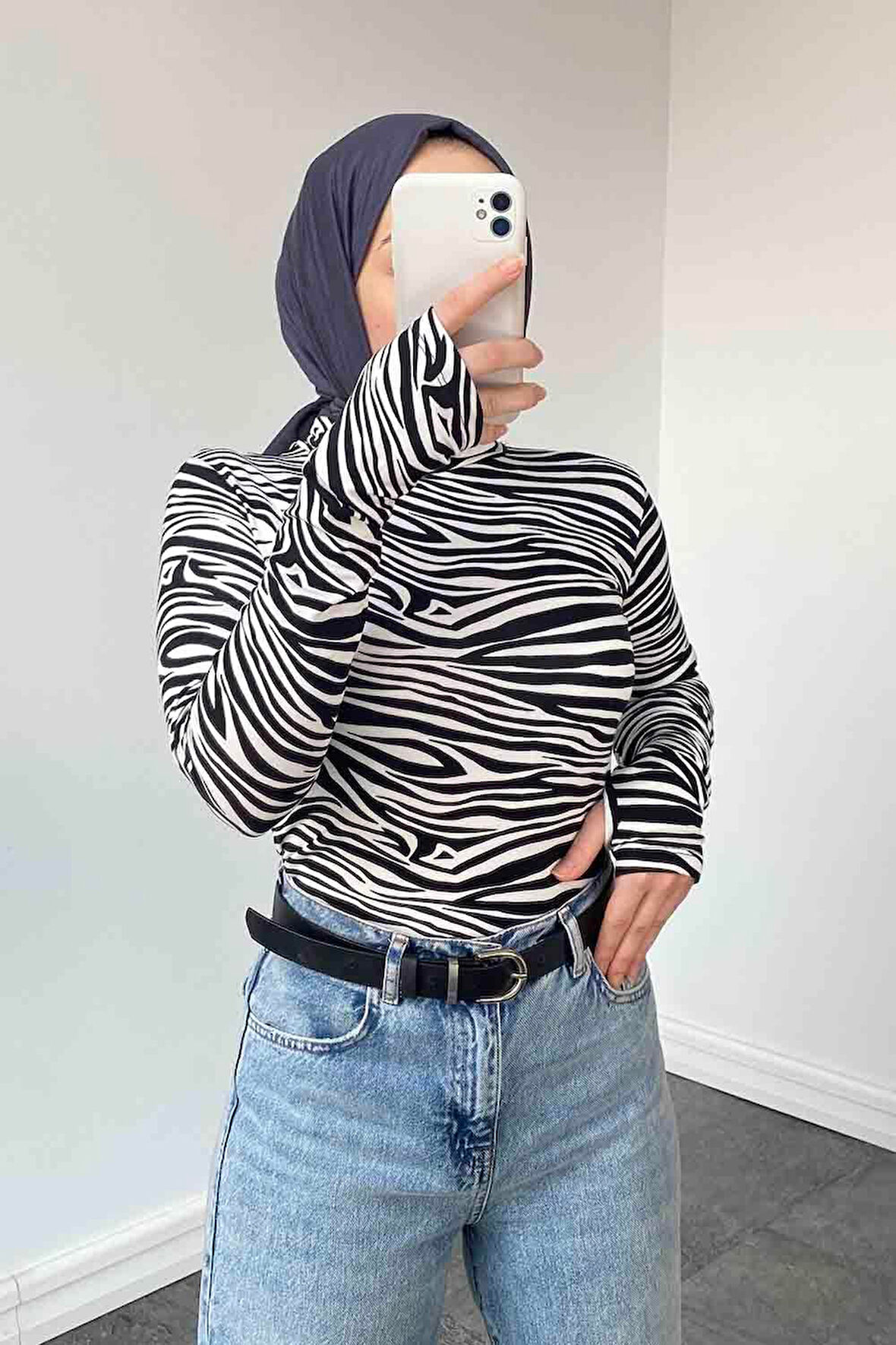 Eldiven Detaylı Zebra Desenli Body Siyah