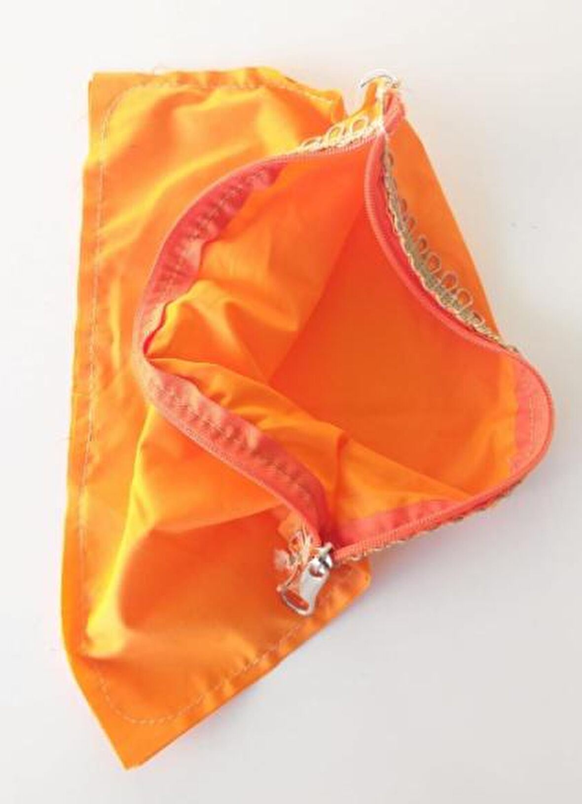 20x30 cm, dikilmiş halde, fermuarlı  astar turuncu