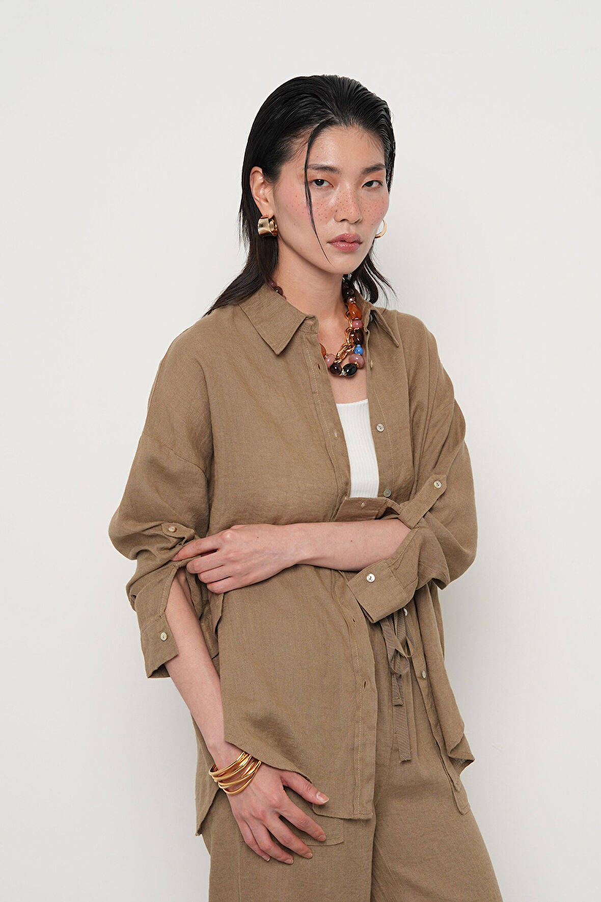 KADIN %100 KETEN KOLLARI DÜĞME DETAYLI GÖMLEK