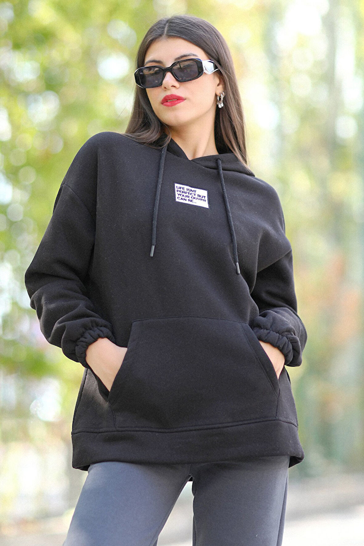 Kadın Oversize Kapüşonlu Siyah Sweatshirt Üç İplik Kanguru Cepli Baskılı Hoodie - 25104