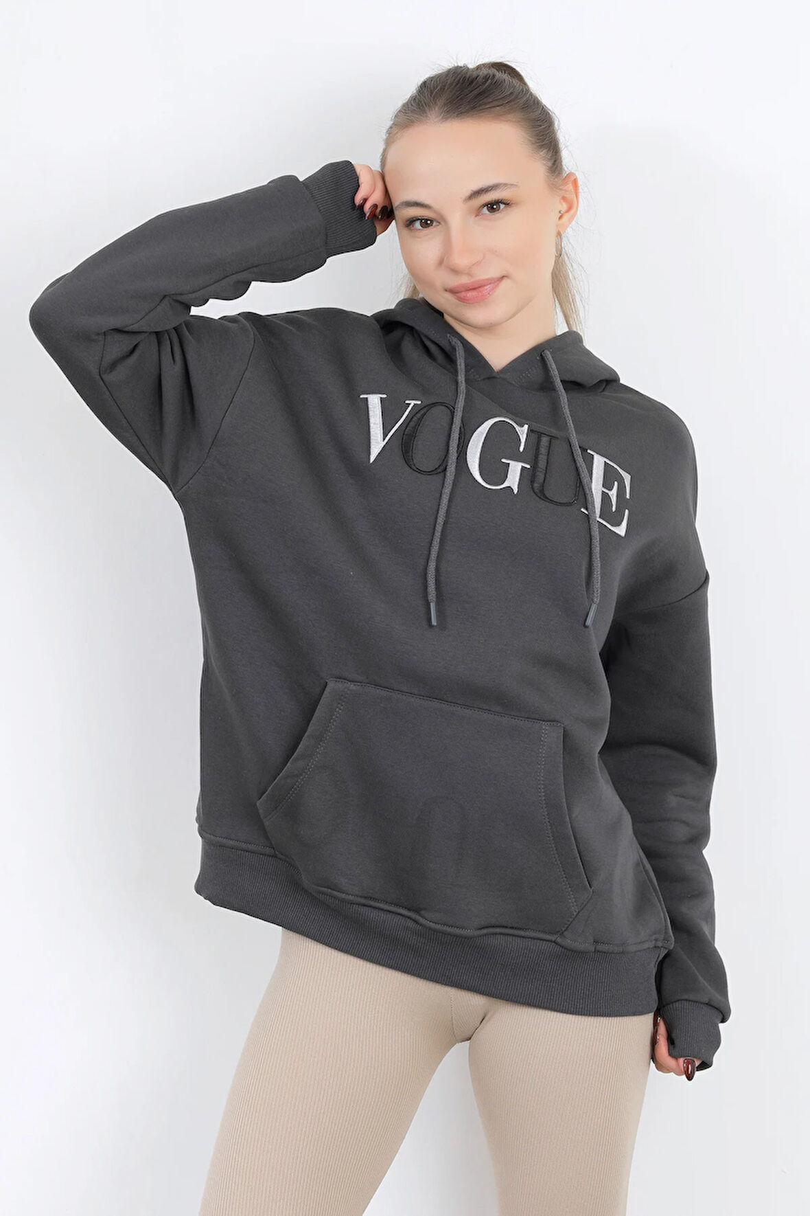 Kadın Vogue Nakışlı Kapüşonlu Kanguru Cepli Oversize Sweatshirt Füme - 2524