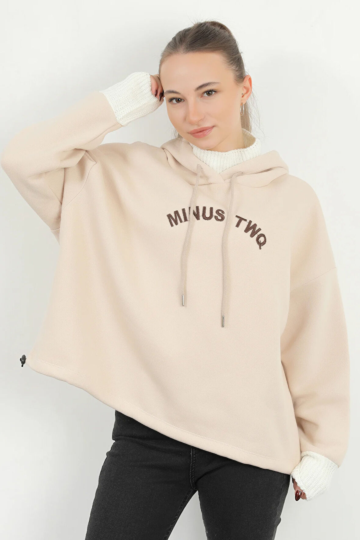 Kadın Nakışlı Yaka ve Kol Ucu Triko Detaylı Kapüşonlu Sweatshirt Taş – 5074