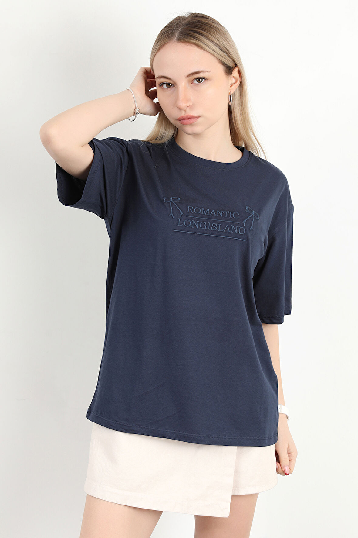 Kadın Bisiklet Yaka Romantic Nakışlı T-Shirt Lacivert - 925017