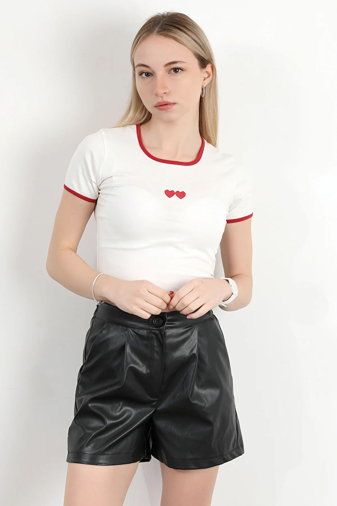 Kadın U Yaka Kalp Nakışlı T-Shirt Beyaz - 925055