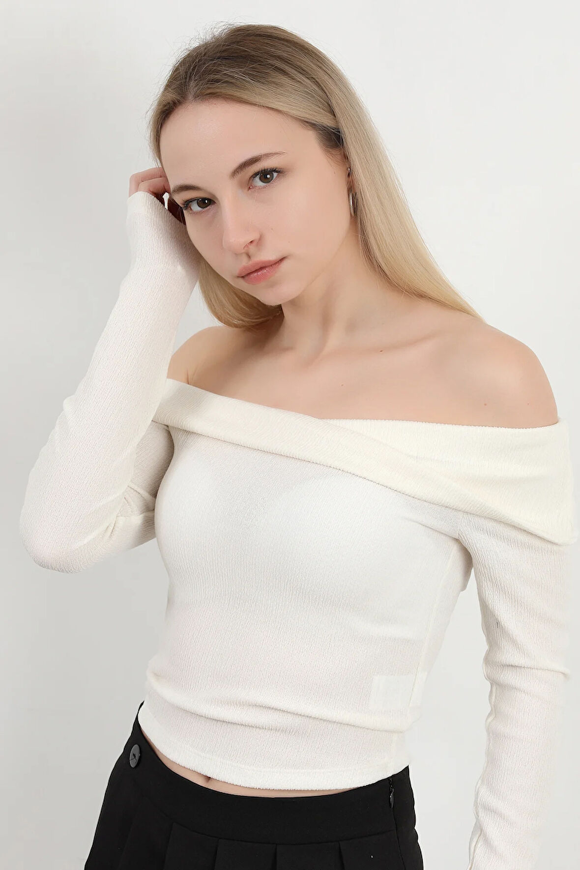 Kadın Madonna Yaka Uzun Kollu Bürümcük Bluz Ekru - MS0000589