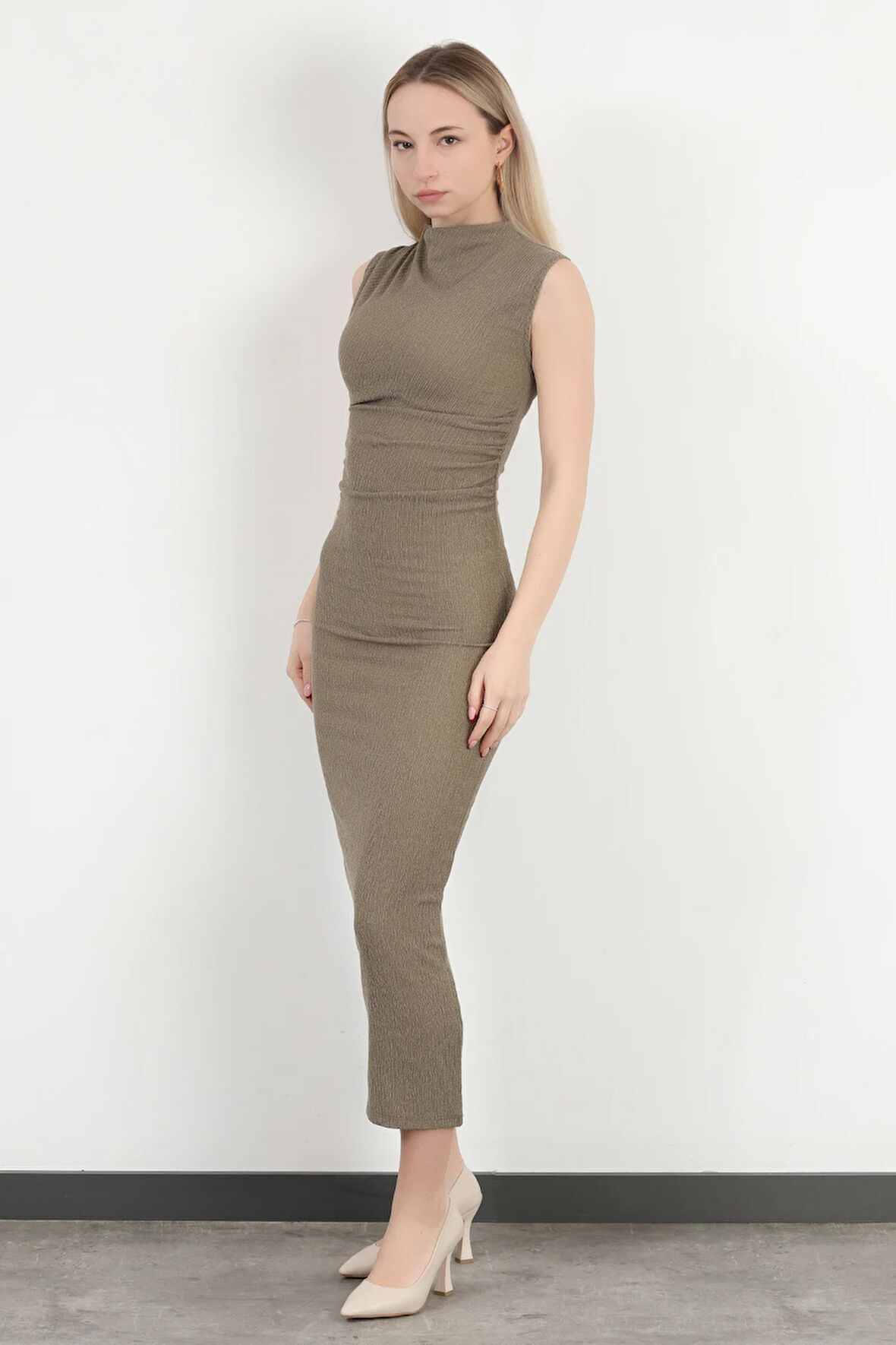 Kadın Dik Yaka Büzgü Detaylı Dokulu Elbise Haki - MS0000588