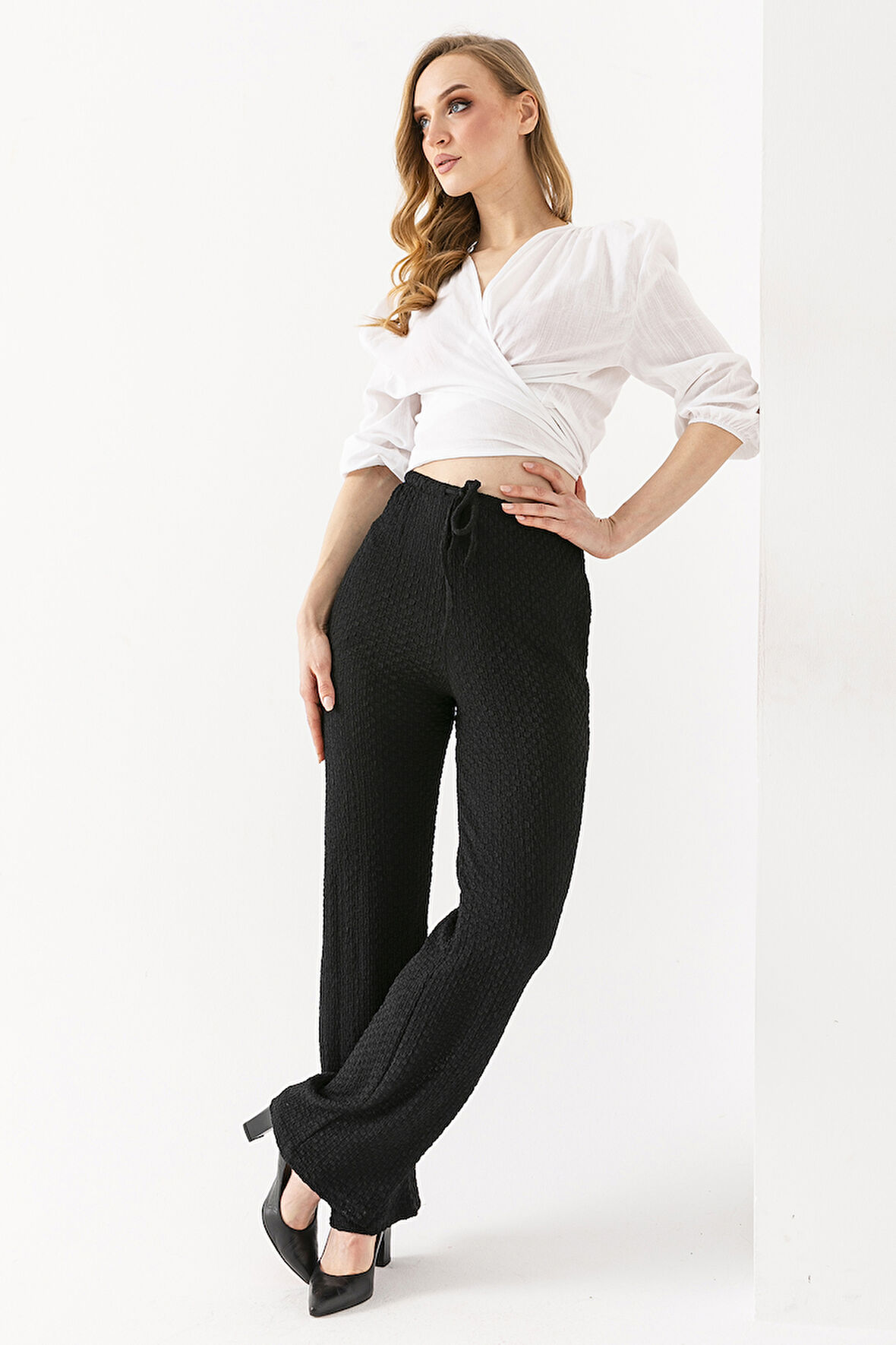 Kadın İnce Kemerli Bağlamalı Cepli Pantolon Siyah - 25Y 2270