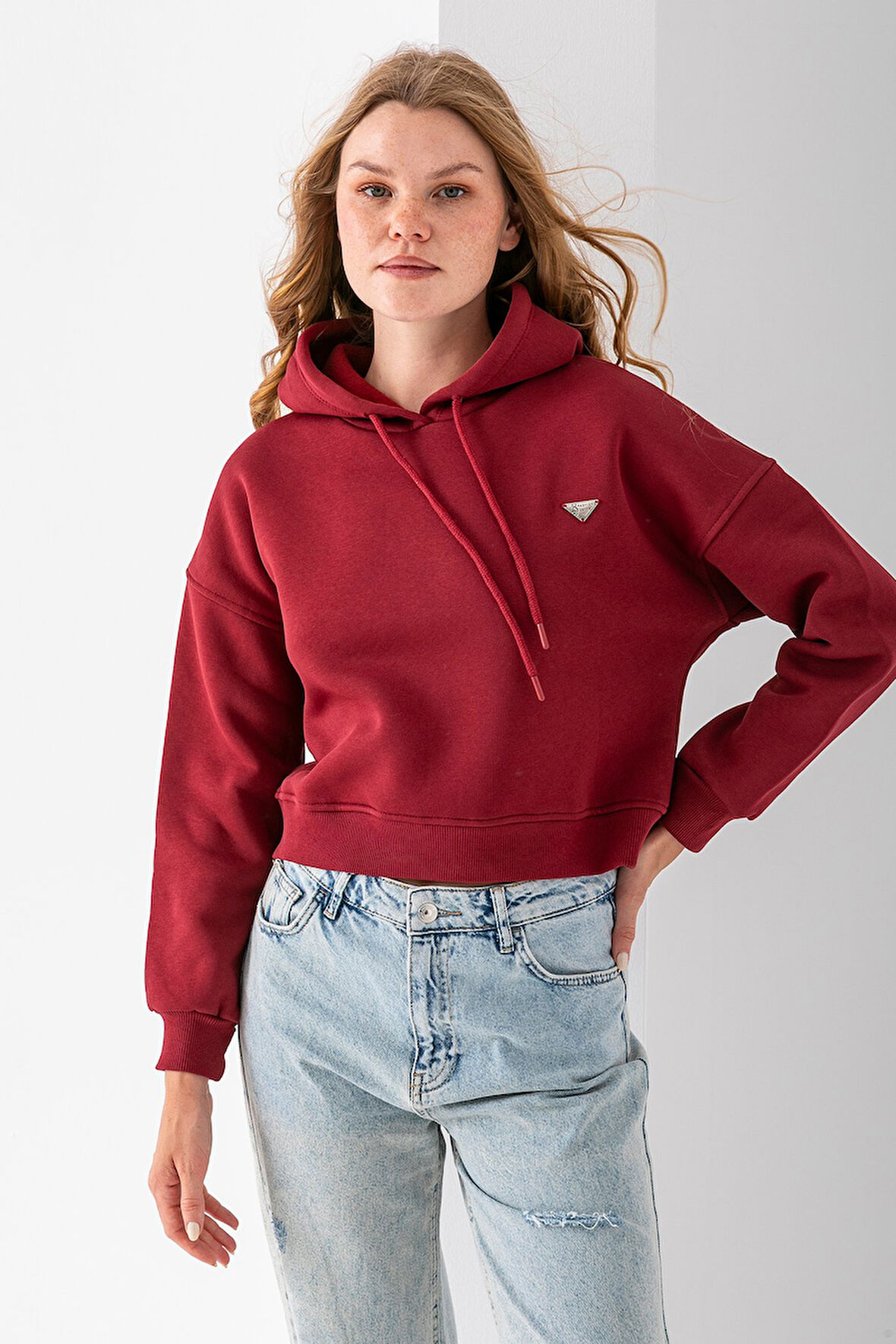 Kadın Kapüşonlu Fashion Aksesuarlı 3İp Crop Sweatshirt Bordo - 2667